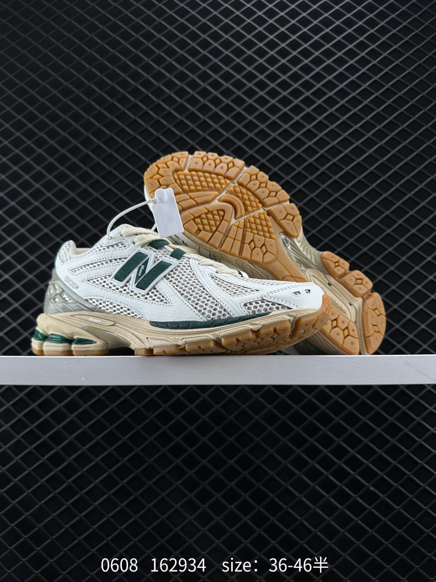 New Balance M1906R